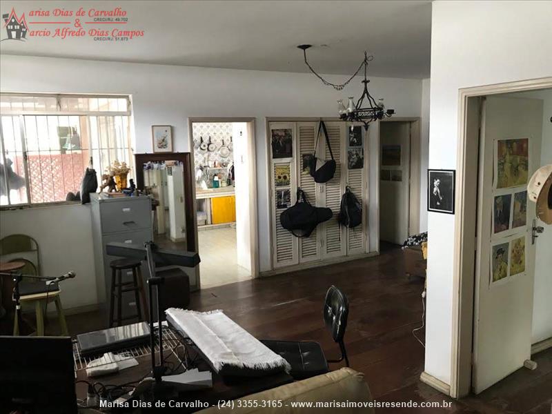 Casa para Venda ou Alugar no Centro em Resende